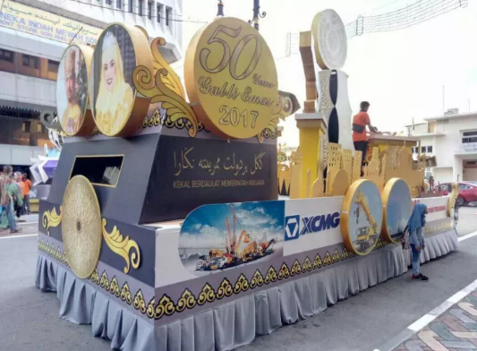 Яркое видео | Особая украшенная машина XCMG появилась на торжественной церемонии 50-летия годовщины вступления султана на престол, народ Брунея оценил это событие!