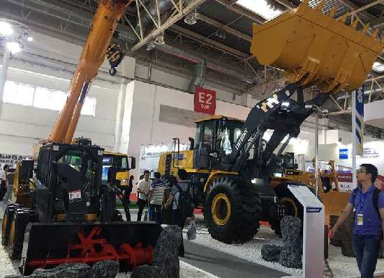 BICES 2017 Скреперы для перемещения земляных масс «корпорации XCMG строительной техники» были выставлены на Пекинской выставке