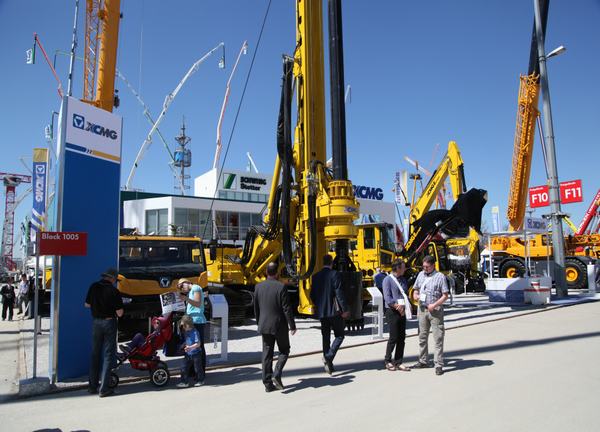 Корпорация XCMG величественно показывает себя на выставке BAUMA-2013 в Мюнмене Германии